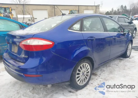 2014 Ford Fiesta Titanium z USA, uszkodzony, nr VIN 3FADP4CJ3EM195594